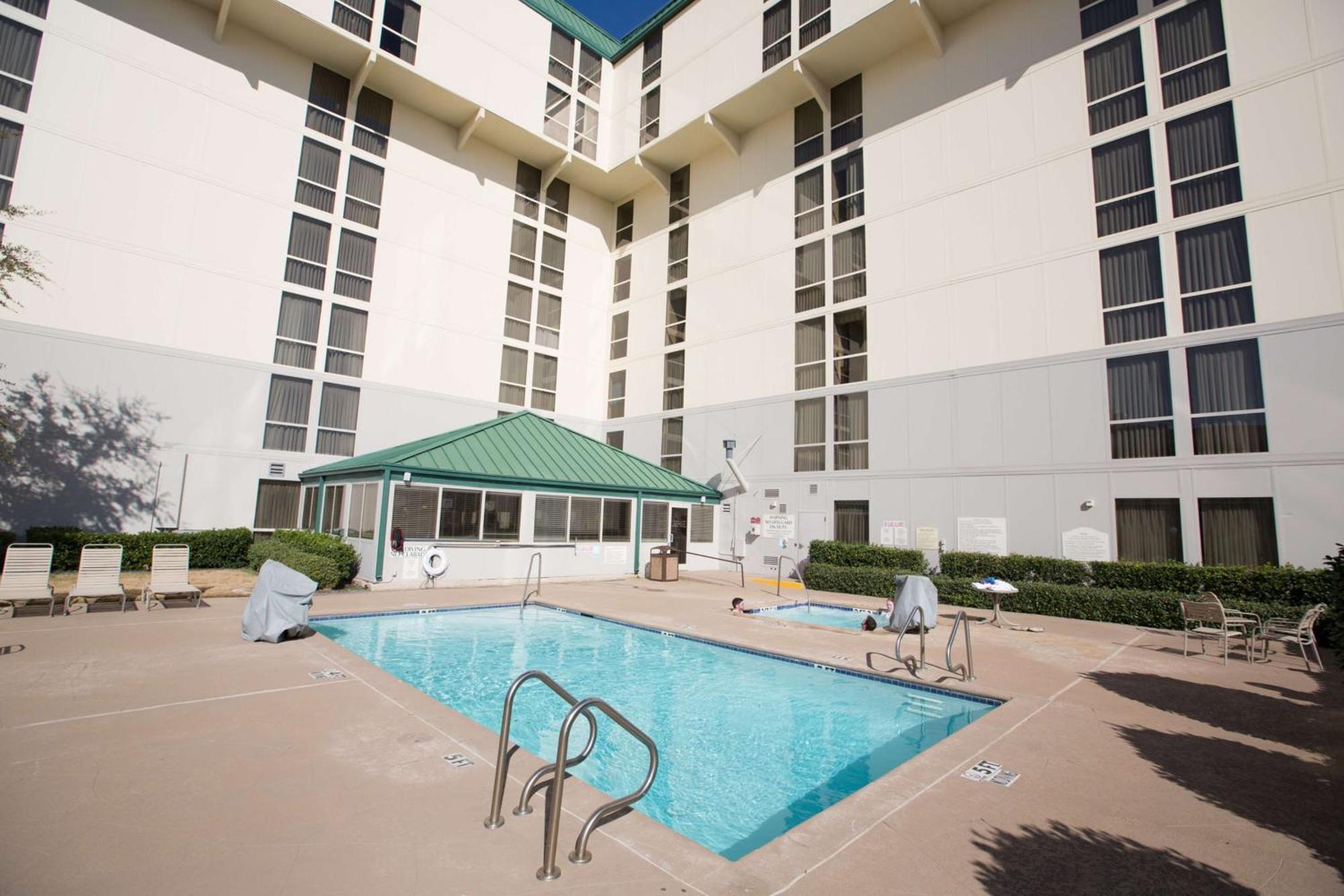 Hilton Garden Inn Dallas/Market Center Exterior foto